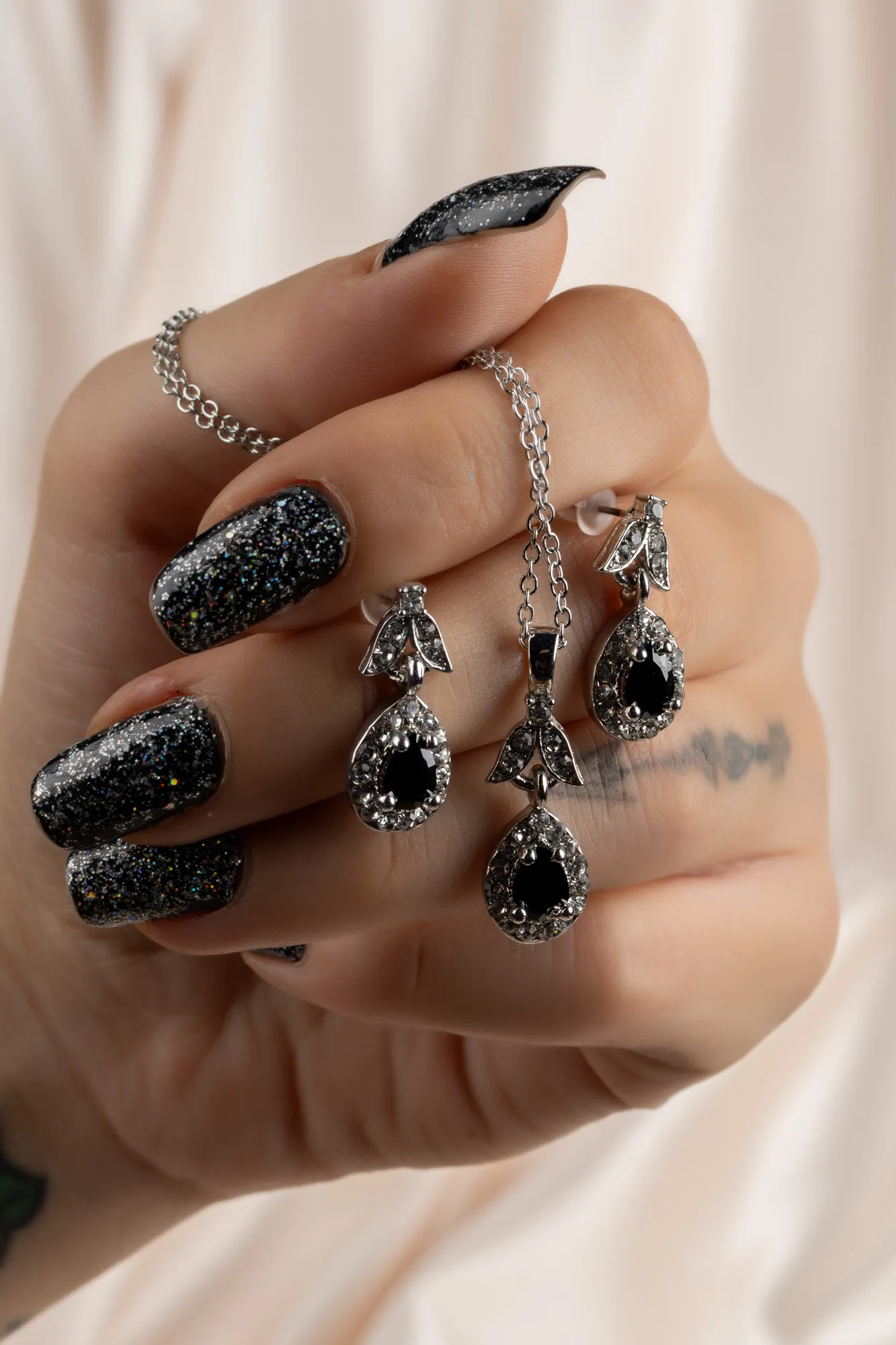 Black-Silver-Accessory Set UK518