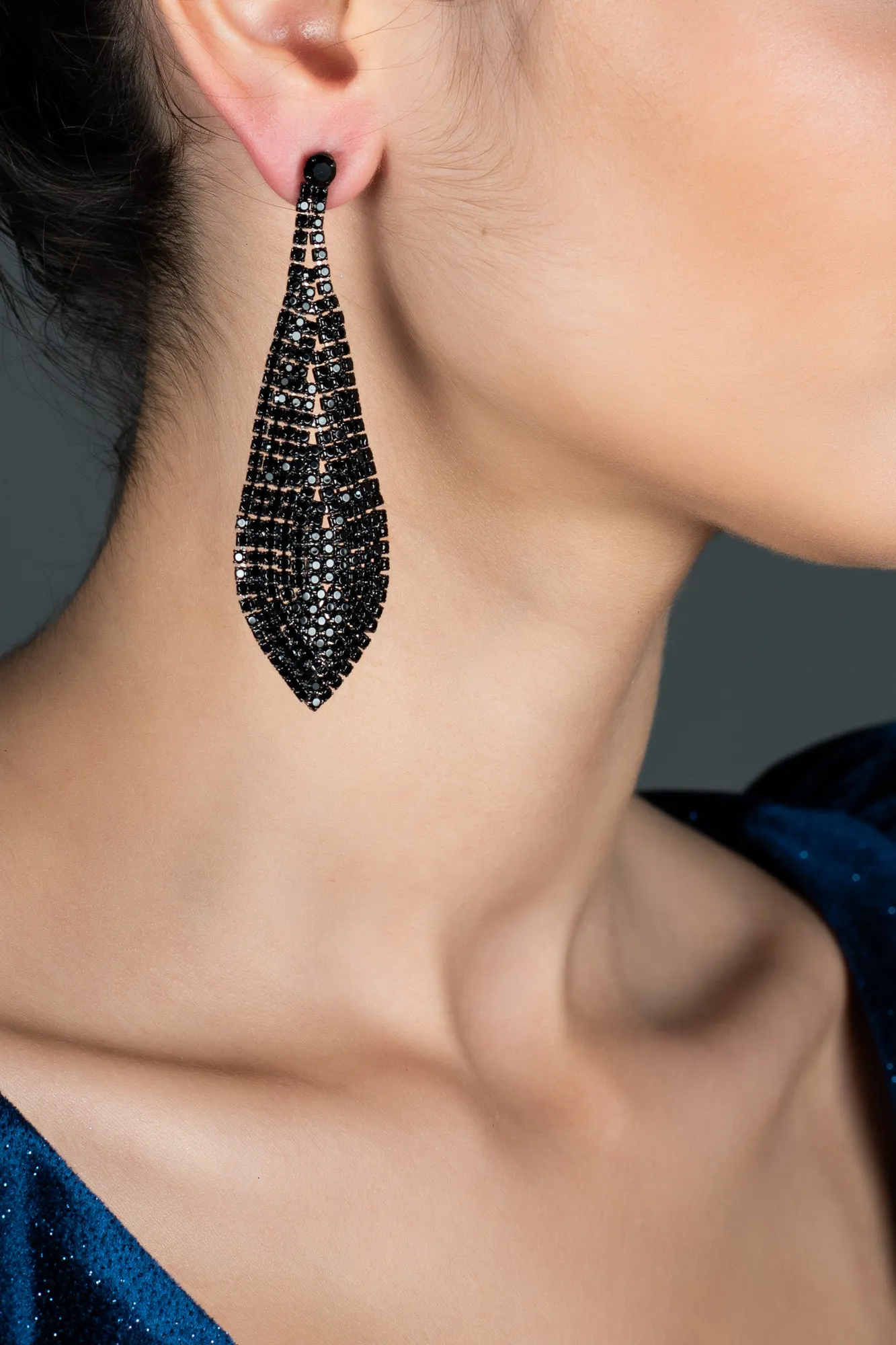 Black-Earring UK0180