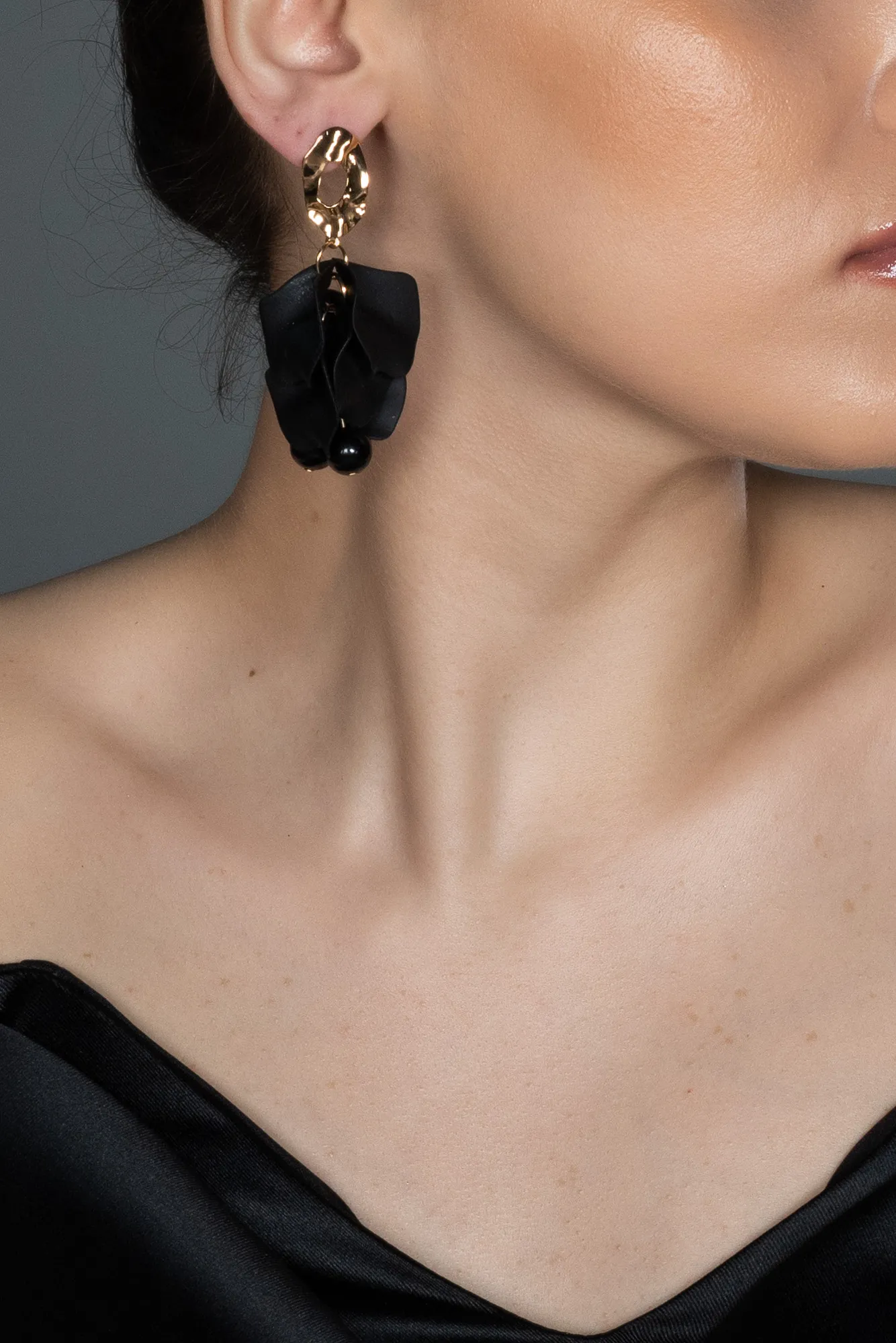 Black-Earring UK572