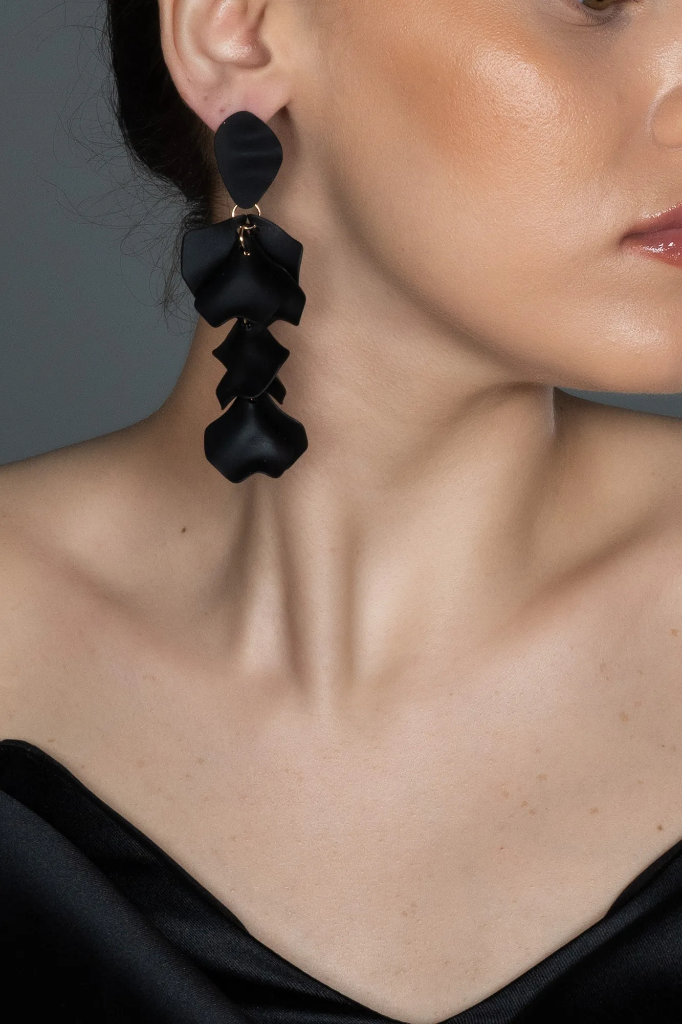 Black-Earring UK573