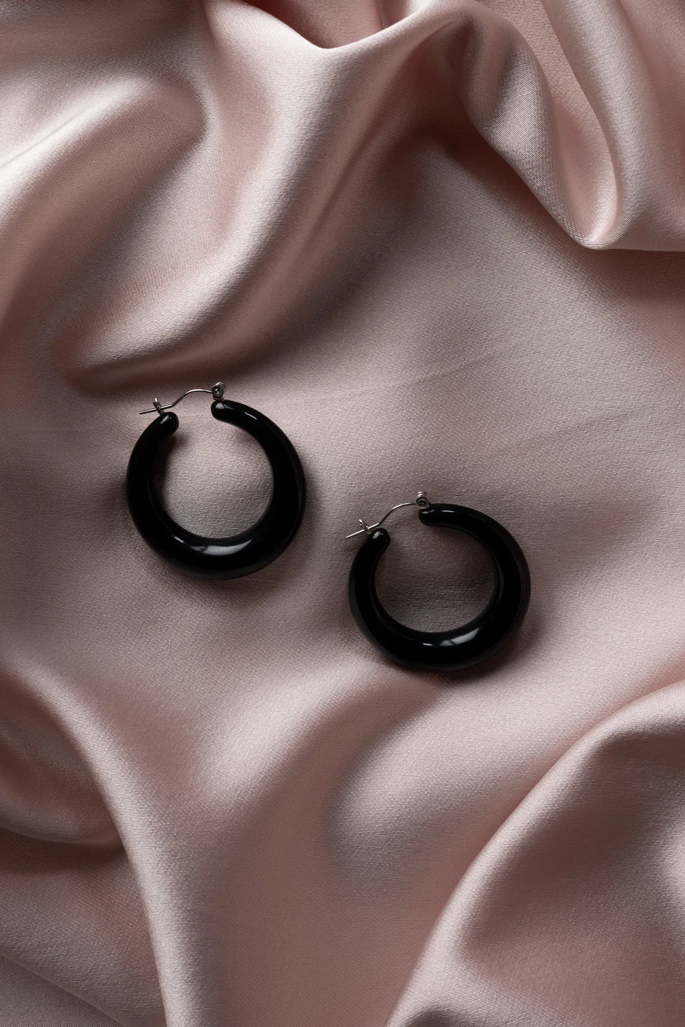 Black-Earring UK902