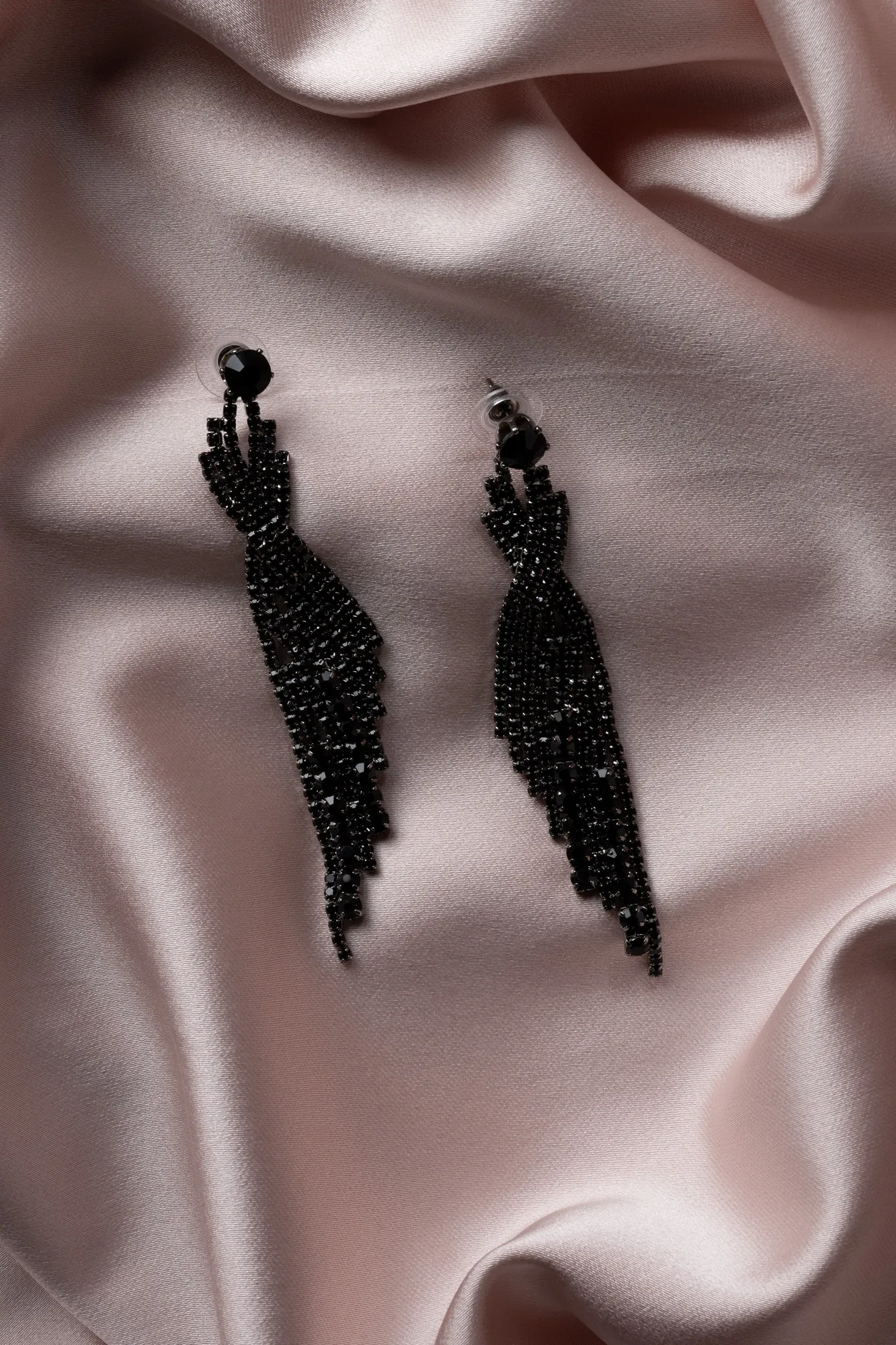 Black-Earring UK905