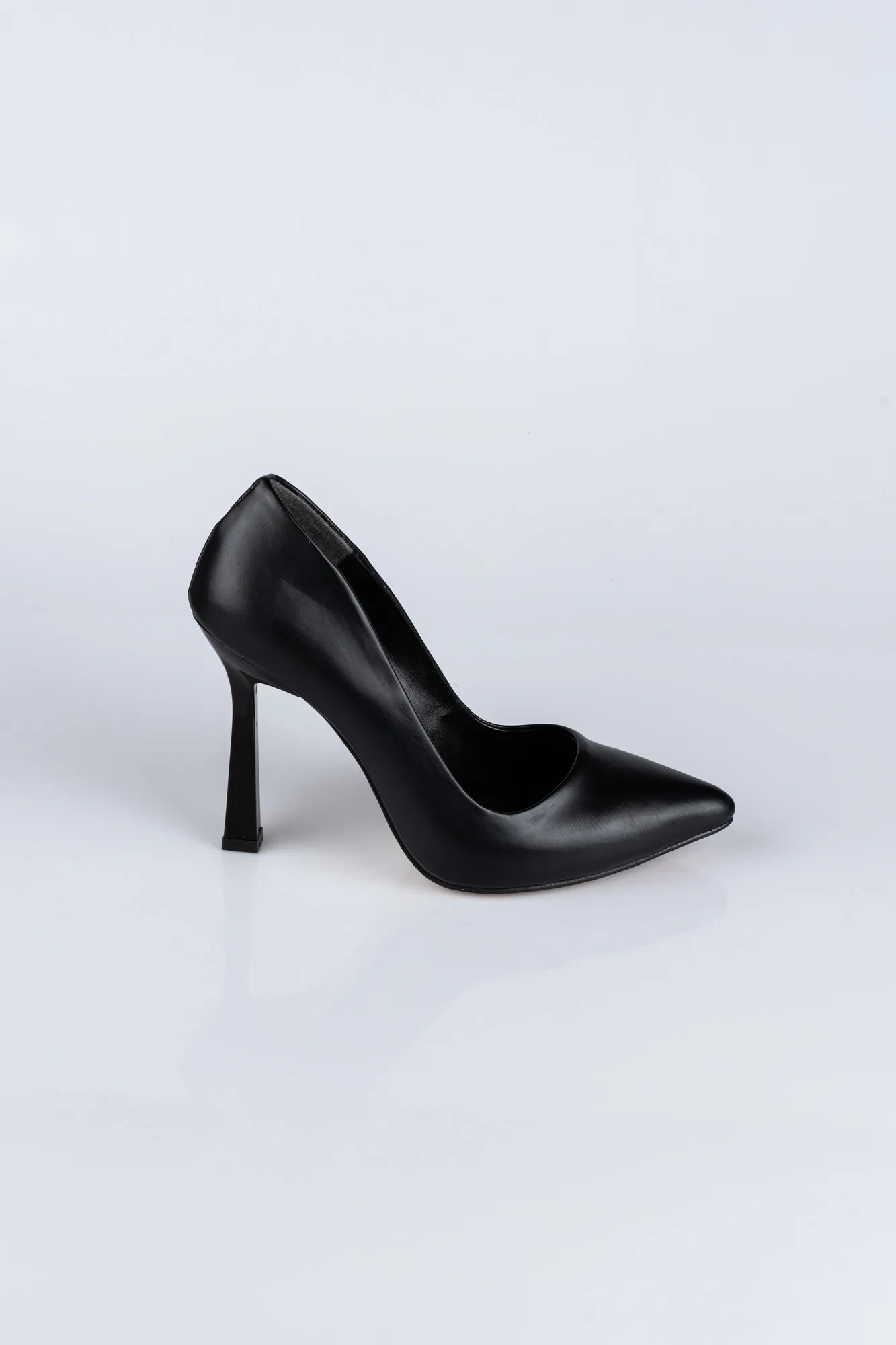 Black-Leather Stiletto ABD1100