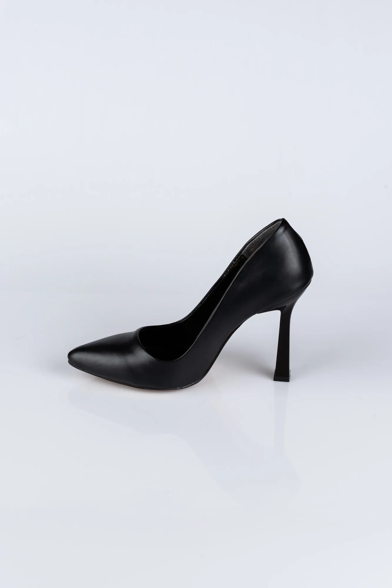 Black-Leather Stiletto ABD1100
