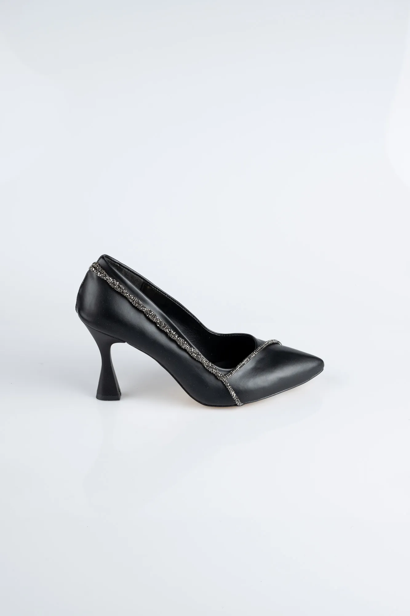 Black-Leather Stiletto MJD5158