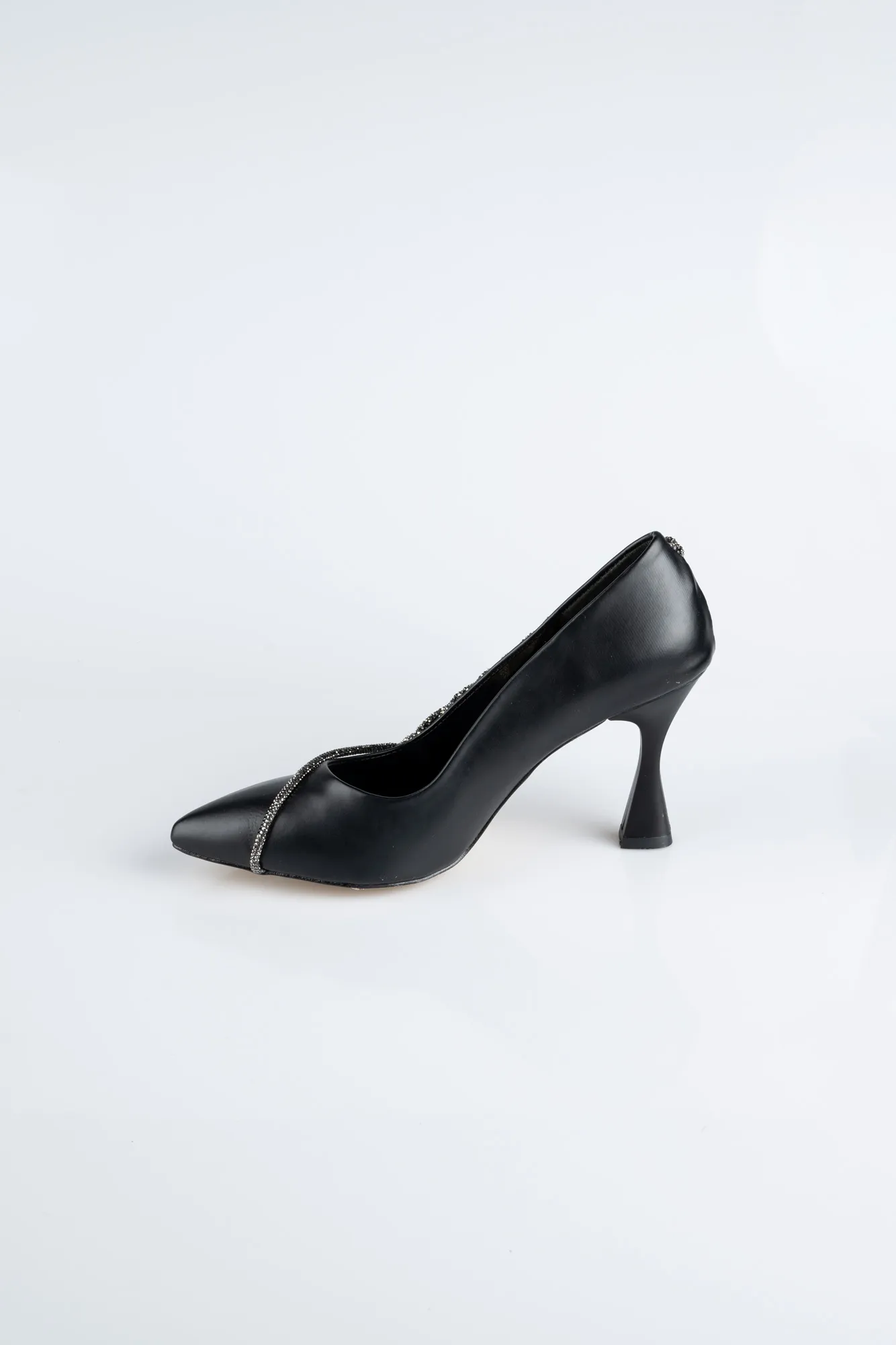 Black-Leather Stiletto MJD5158