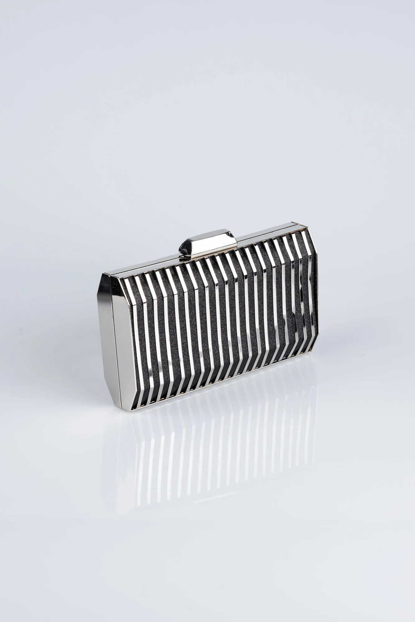 Black-Metal Box Bag V645