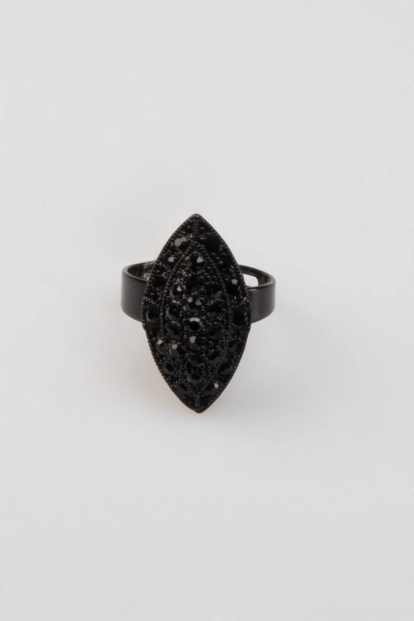 Black-Ring UK004