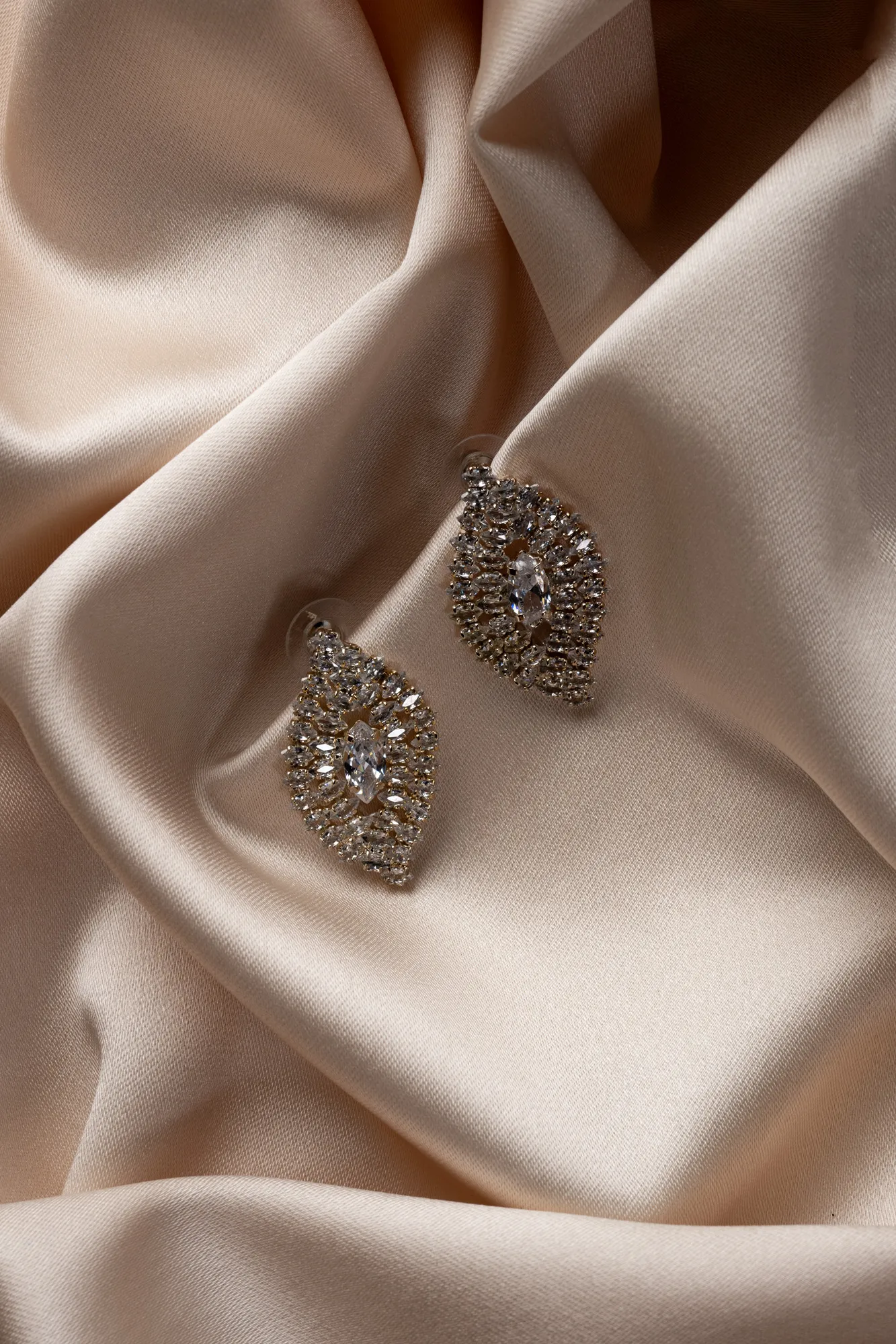 Silver-Earring HP648