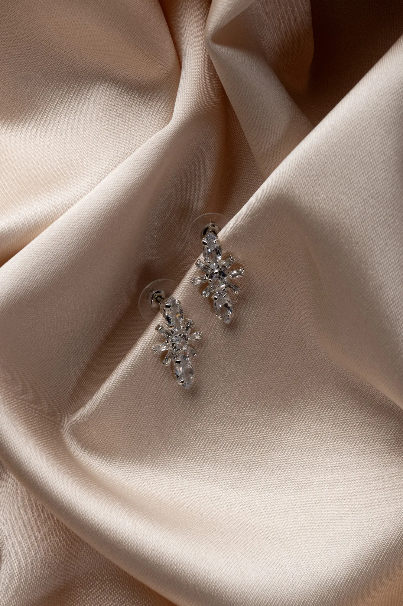 Silver-Earring HP655