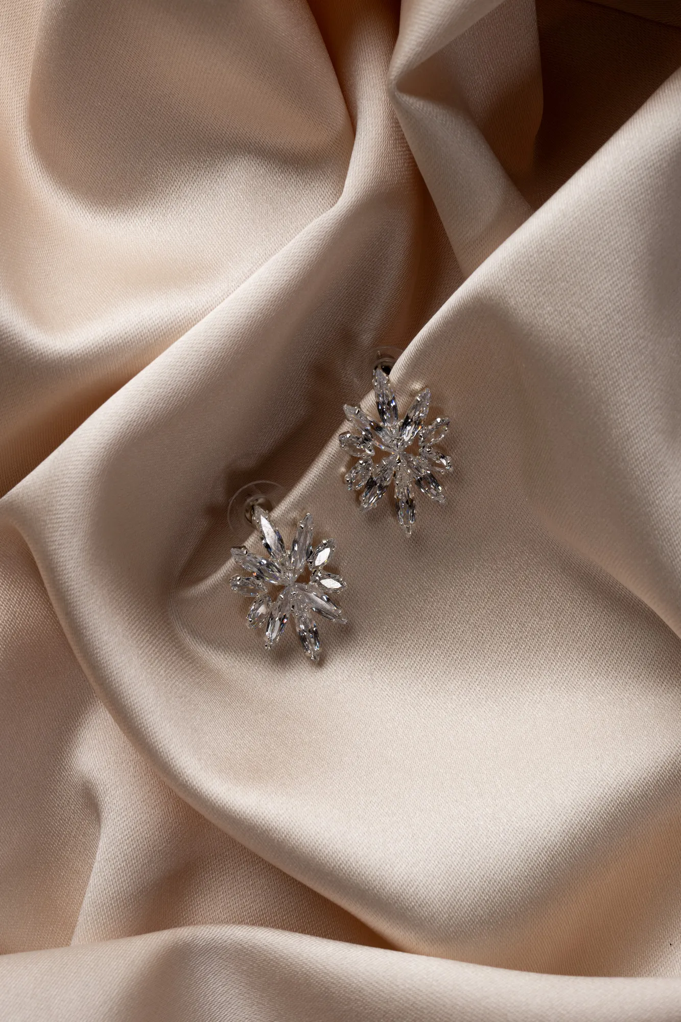 Silver-Earring HP657