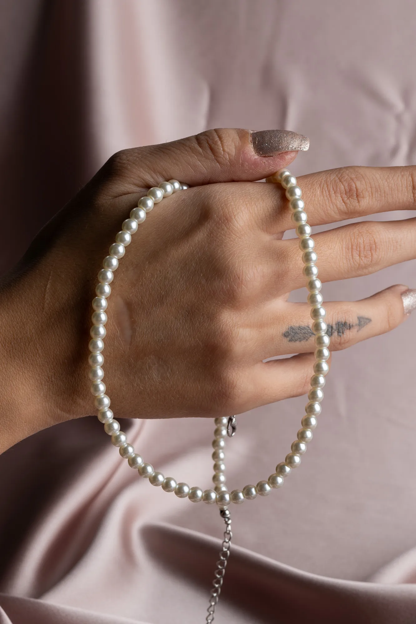 White-Necklace UK908